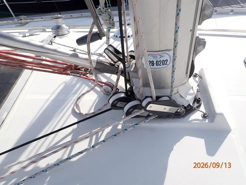 Slide: The Image of 42' Beneteau mast base2 - 7767027