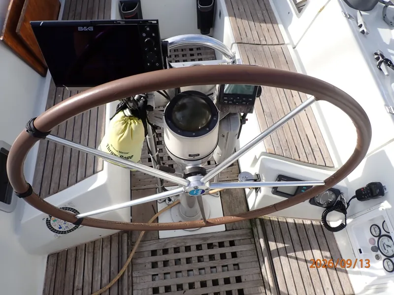 Slide: The Image of 42' Beneteau cockpit helm - 7767012