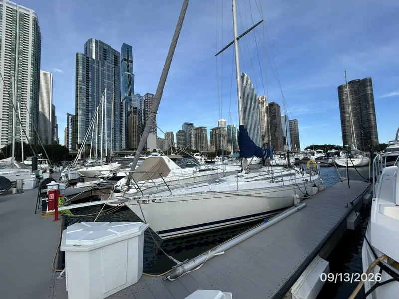 Slide: The Image of 42' Beneteau port forward profile - 7767031