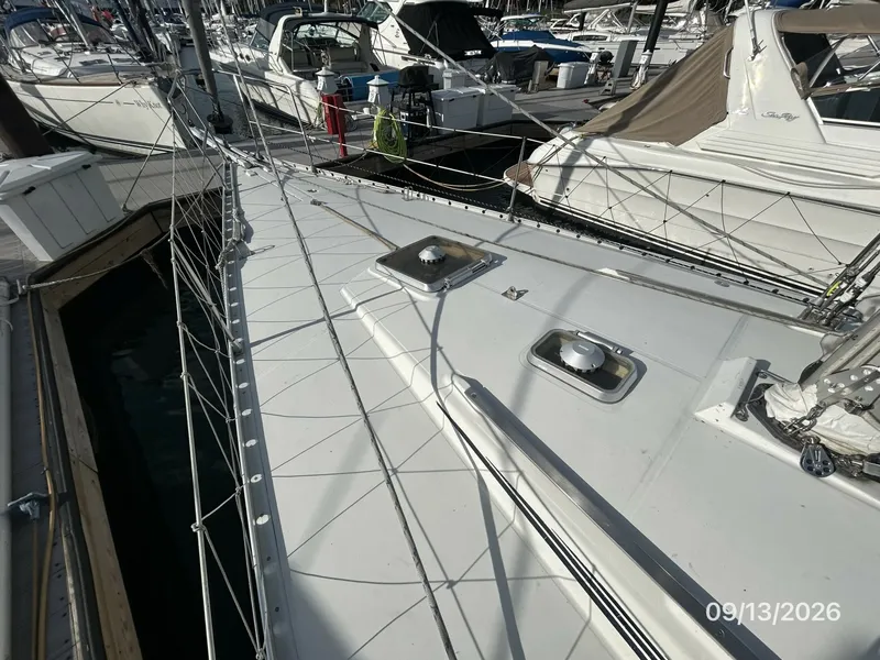 Slide: The Image of 42' Beneteau foredeck1 - 7767018