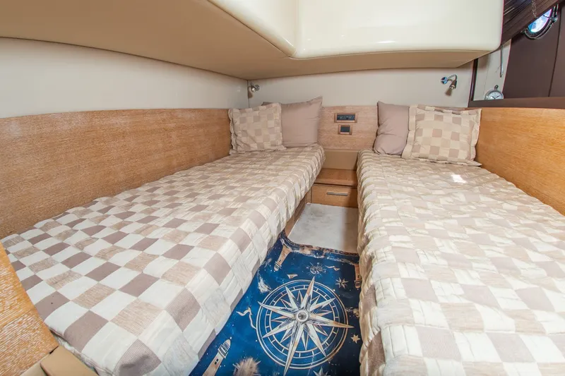 Slide: The Image of 47 Azimut 2008 35 - 7767856