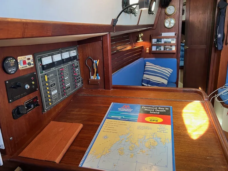 Slide: The Image of Pacific Seacraft 37 1982 - 7925264