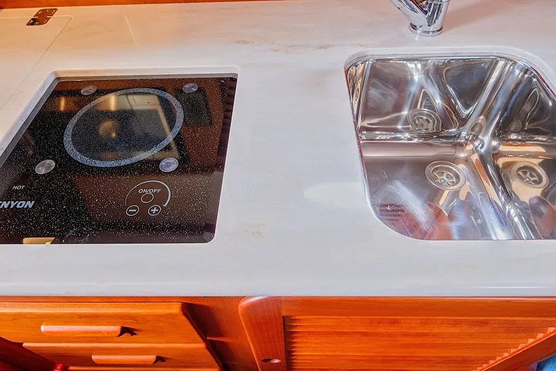 Slide: The Image of Hinckley Yachts Picnic Boat 37 MKIII 2018 - 7770587