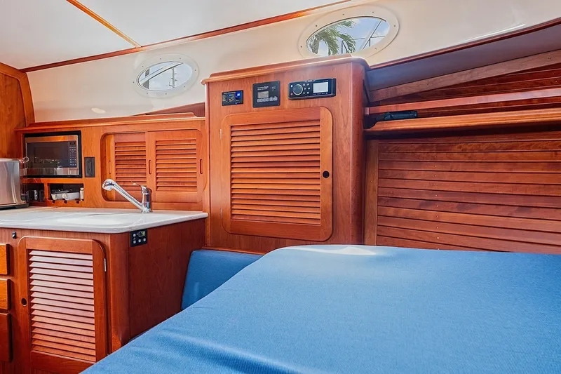 Slide: The Image of Hinckley Yachts Picnic Boat 37 MKIII 2018 - 7770606