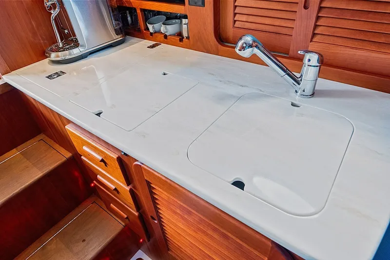 Slide: The Image of Hinckley Yachts Picnic Boat 37 MKIII 2018 - 7770583