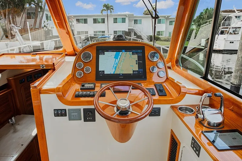 Slide: The Image of Hinckley Yachts Picnic Boat 37 MKIII 2018 - 7770554
