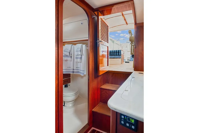 Slide: The Image of Hinckley Yachts Picnic Boat 37 MKIII 2018 - 7770609