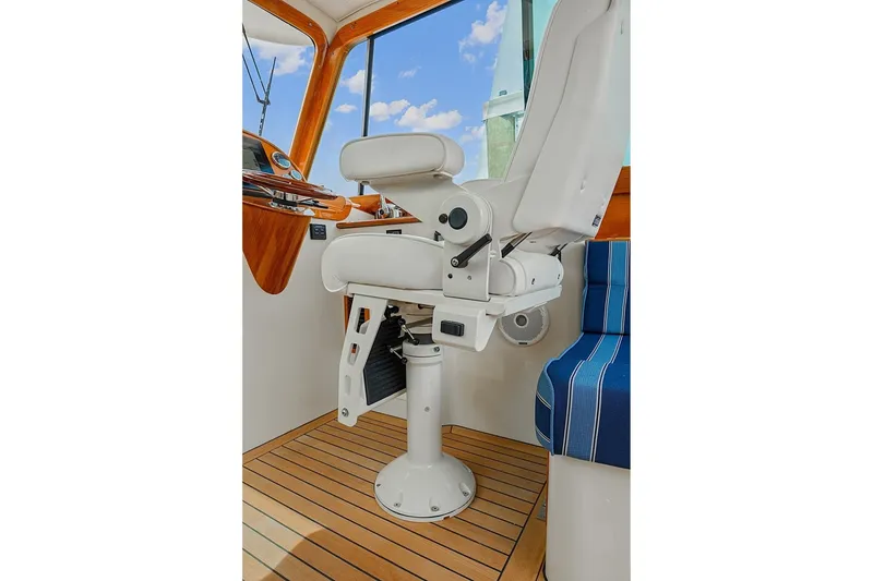 Slide: The Image of Hinckley Yachts Picnic Boat 37 MKIII 2018 - 7770562