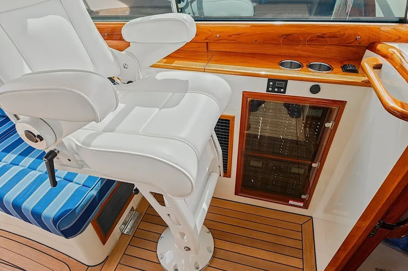 Slide: The Image of Hinckley Yachts Picnic Boat 37 MKIII 2018 - 7770570