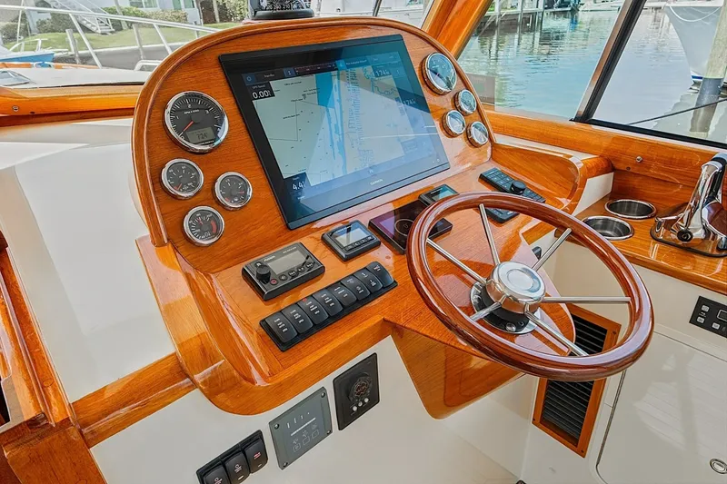 Slide: The Image of Hinckley Yachts Picnic Boat 37 MKIII 2018 - 7770558