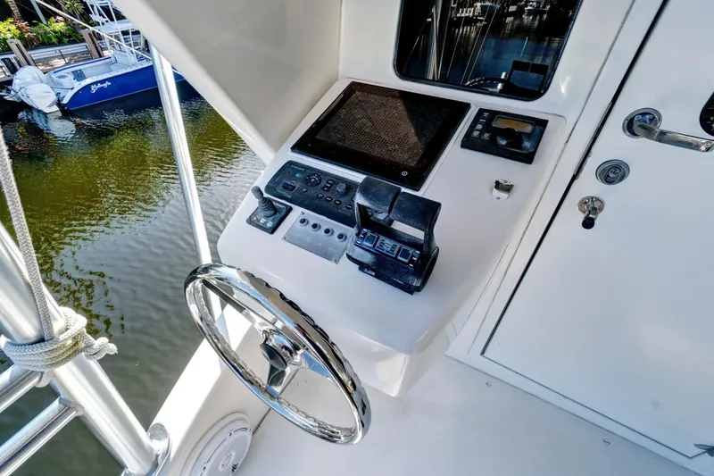 Slide: The Image of Viking 74 Enclosed Bridge 2008 - 7770748