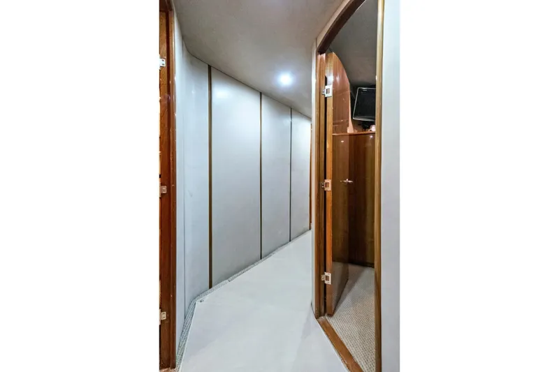 Slide: The Image of Viking 74 Enclosed Bridge 2008 - 7770773