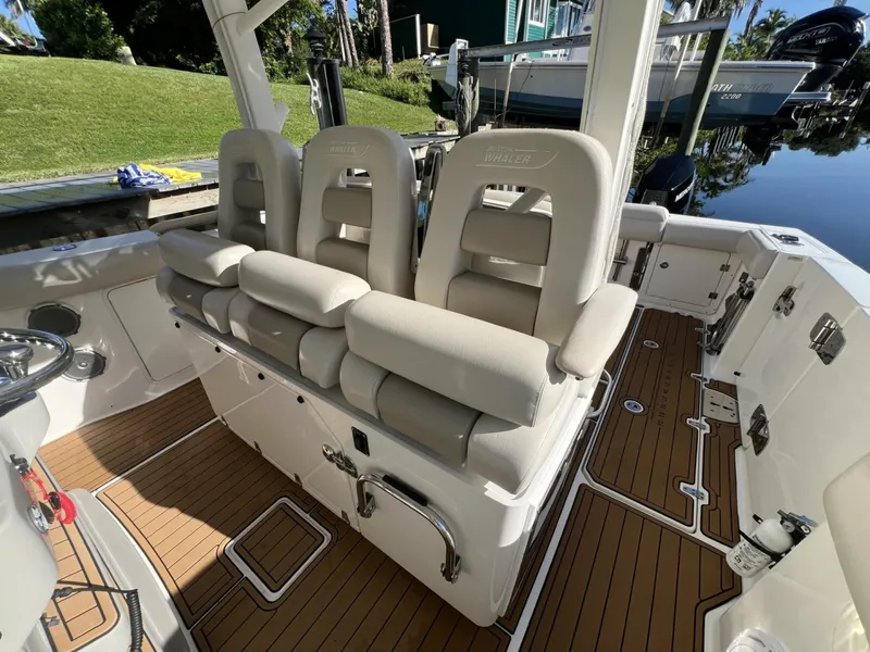 Slide: The Image of Boston Whaler 380 Outrage 2017 - 7851607
