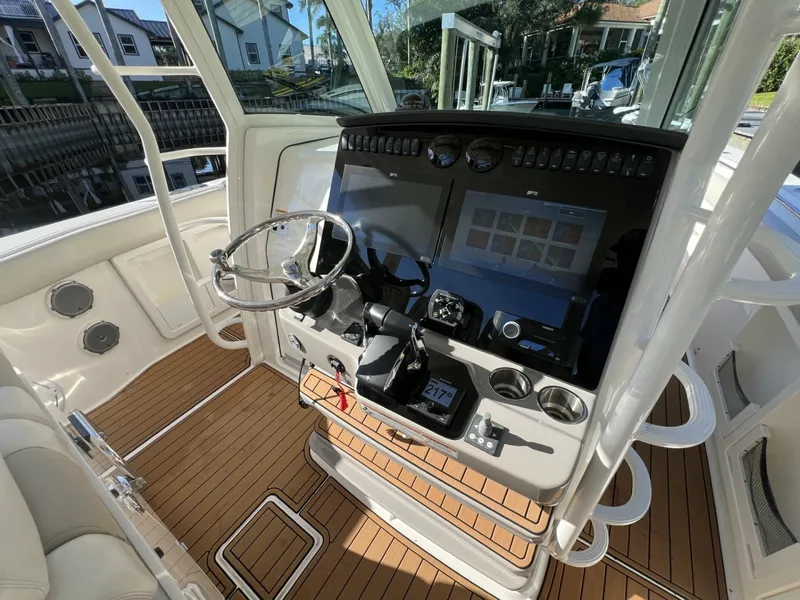 Slide: The Image of Boston Whaler 380 Outrage 2017 - 7851620