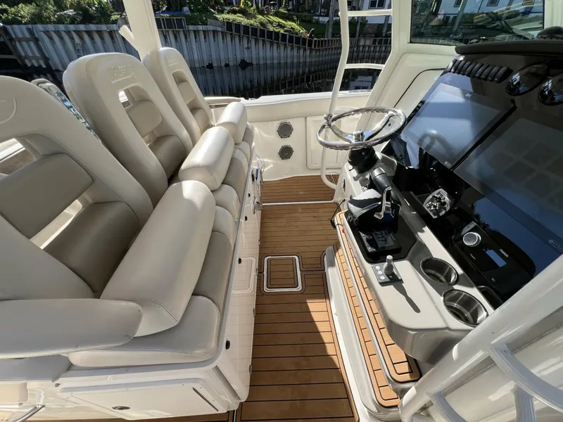 Slide: The Image of Boston Whaler 380 Outrage 2017 - 7851618