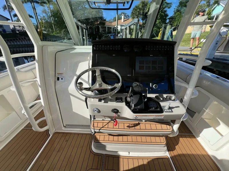 Slide: The Image of Boston Whaler 380 Outrage 2017 - 7851617