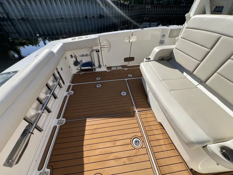 Slide: The Image of Boston Whaler 380 Outrage 2017 - 7851616