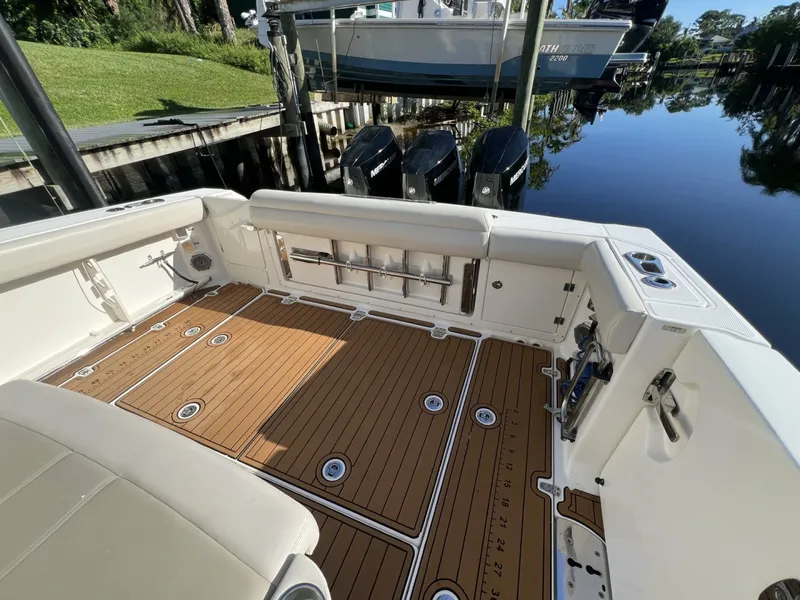 Slide: The Image of Boston Whaler 380 Outrage 2017 - 7851608