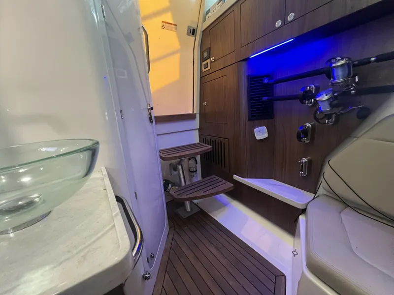 Slide: The Image of Boston Whaler 380 Outrage 2017 - 7851623