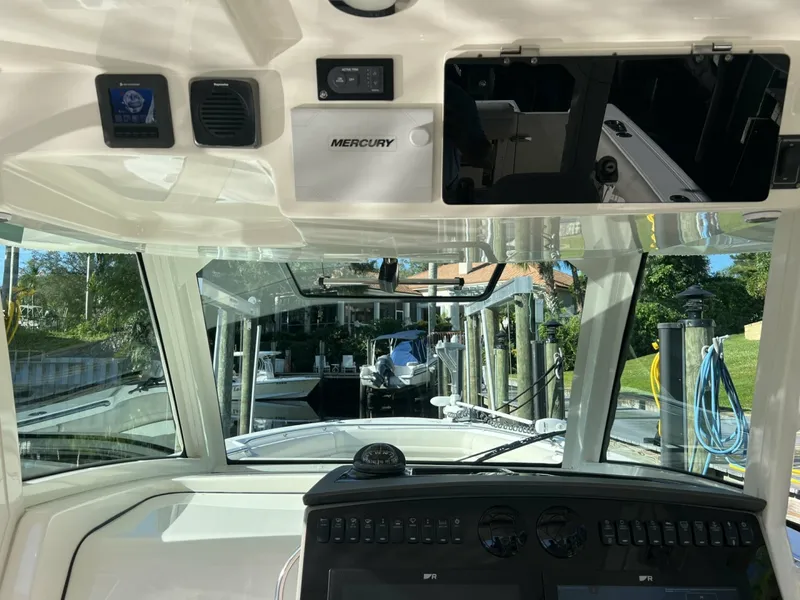 Slide: The Image of Boston Whaler 380 Outrage 2017 - 7851610