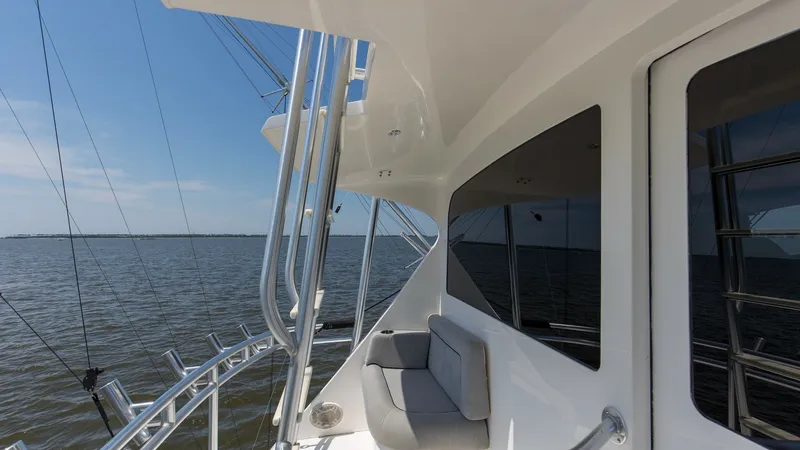 Slide: The Image of 2007 64 Viking Enclosed Bridge Reel Blues Bridge Mezzanine (2) - 7795340