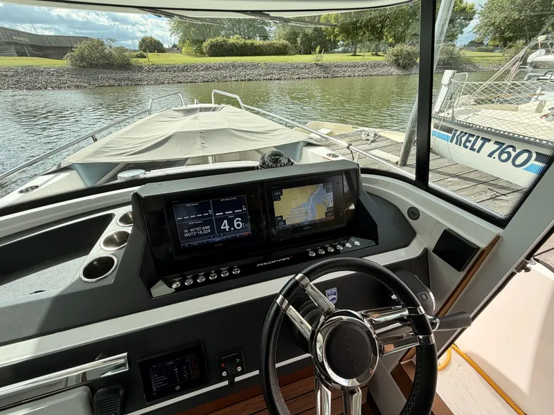 Slide: The Image of Axopar 28 XC CROSS CABIN 2018 - 7809577