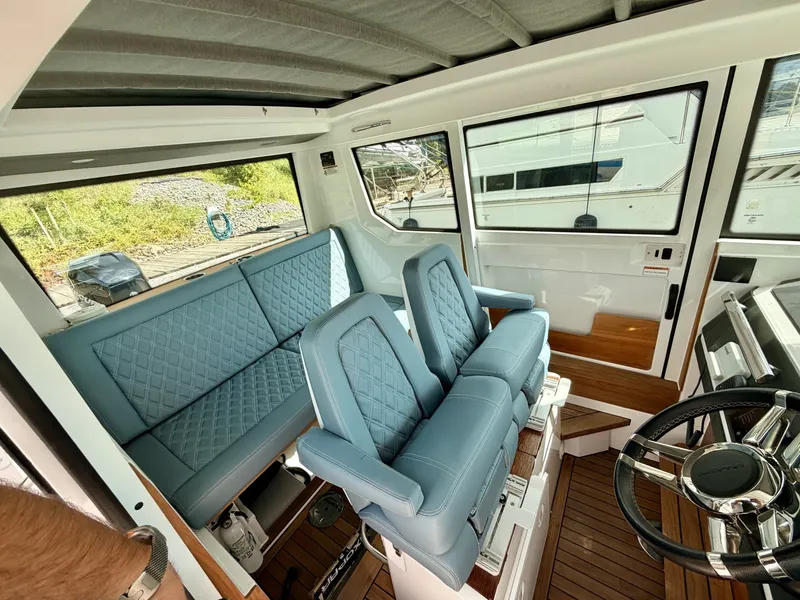 Slide: The Image of Axopar 28 XC CROSS CABIN 2018 - 7809576