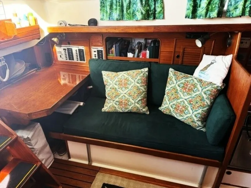 Slide: The Image of salon port - 7821084