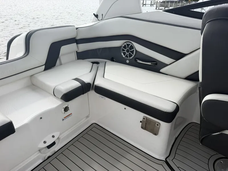 Slide: The Image of Yamaha 242 Limited S E-Series 2020 - 7816624