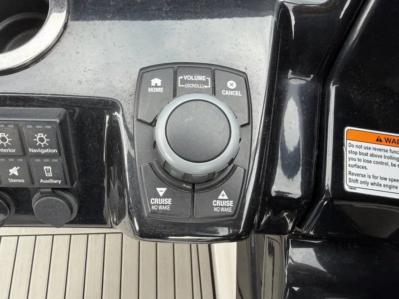 Slide: The Image of Yamaha 242 Limited S E-Series 2020 - 7816661