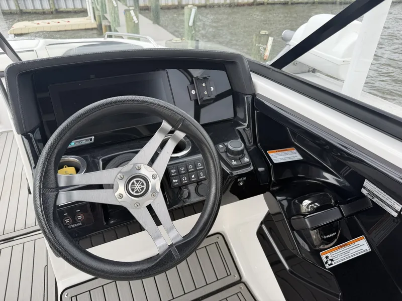 Slide: The Image of Yamaha 242 Limited S E-Series 2020 - 7816654