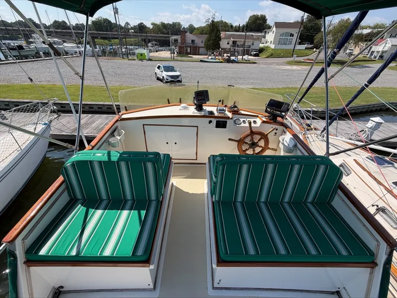 Slide: The Image of Grand Banks 32 Sedan 1980 - 7817433