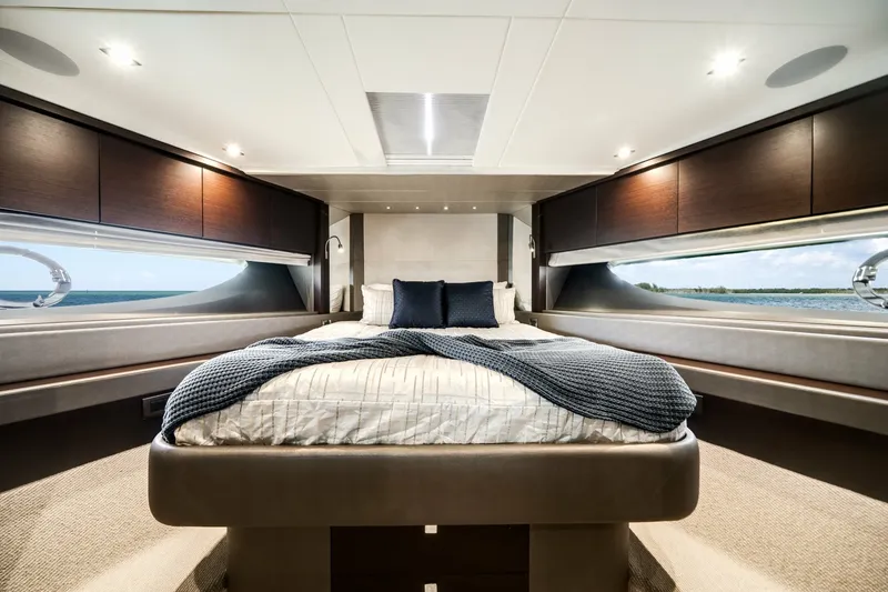 Slide: The Image of Sunseeker 76 Flybridge 2019 - 7927166