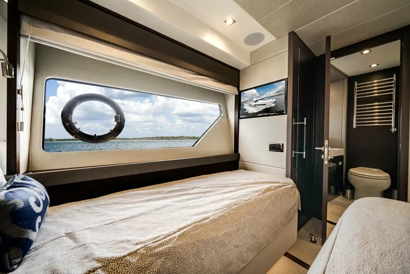 Slide: The Image of Sunseeker 76 Flybridge 2019 - 7927176
