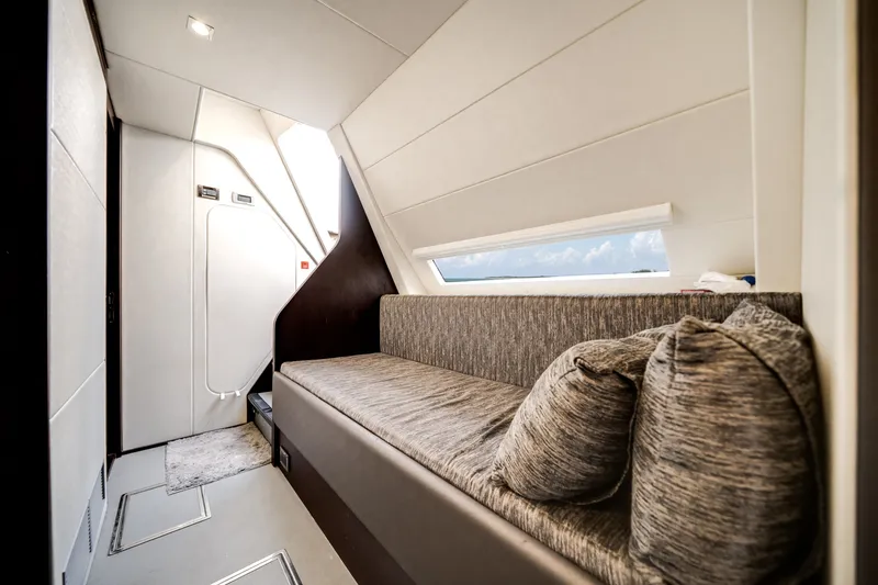 Slide: The Image of Sunseeker 76 Flybridge 2019 - 7927177