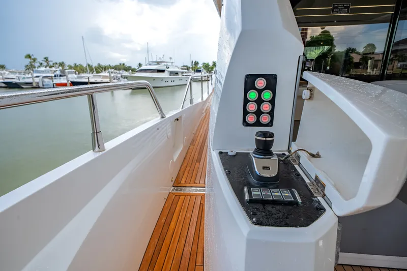 Slide: The Image of Sunseeker 76 Flybridge 2019 - 7927184