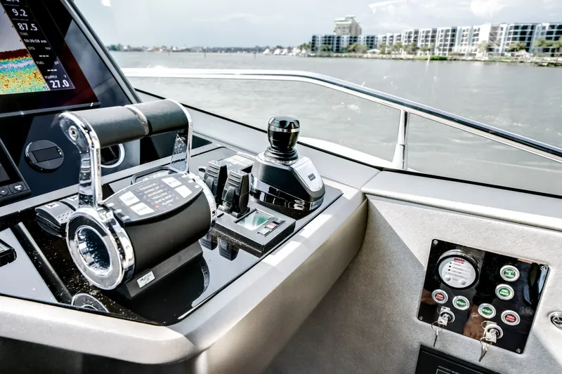 Slide: The Image of Sunseeker 76 Flybridge 2019 - 7927190