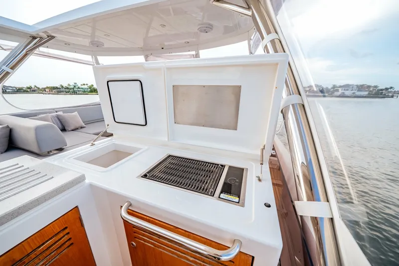 Slide: The Image of Sunseeker 76 Flybridge 2019 - 7927194