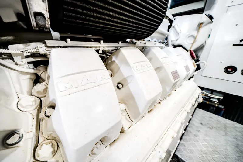 Slide: The Image of Sunseeker 76 Flybridge 2019 - 7927207