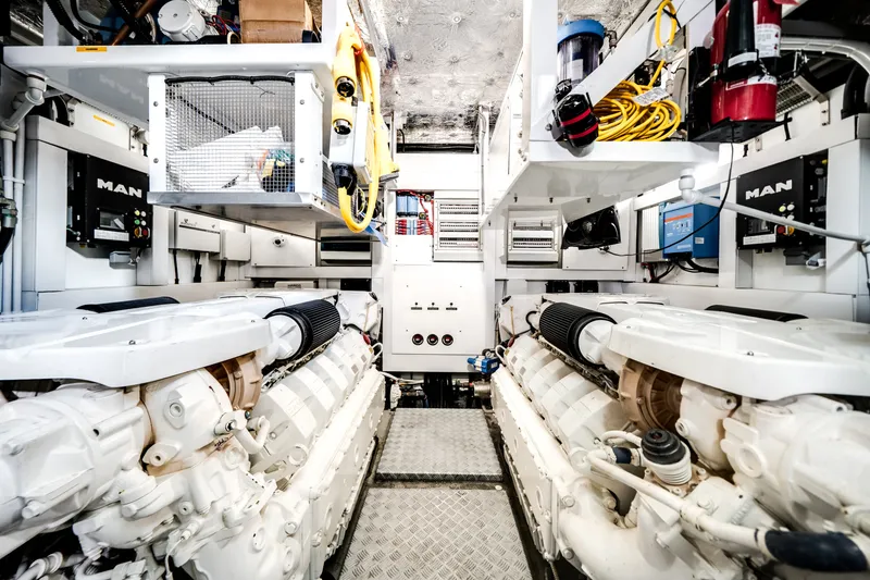 Slide: The Image of Sunseeker 76 Flybridge 2019 - 7927205