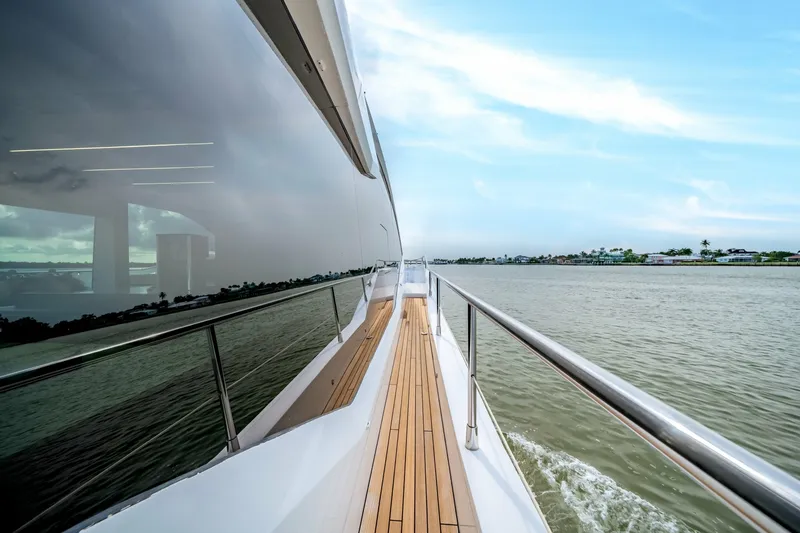 Slide: The Image of Sunseeker 76 Flybridge 2019 - 7927196