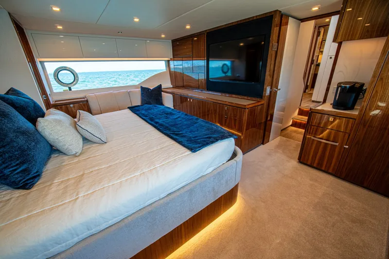 Slide: The Image of Riviera 6800 Sport Yacht Platinum Edition 2025 - 7818302