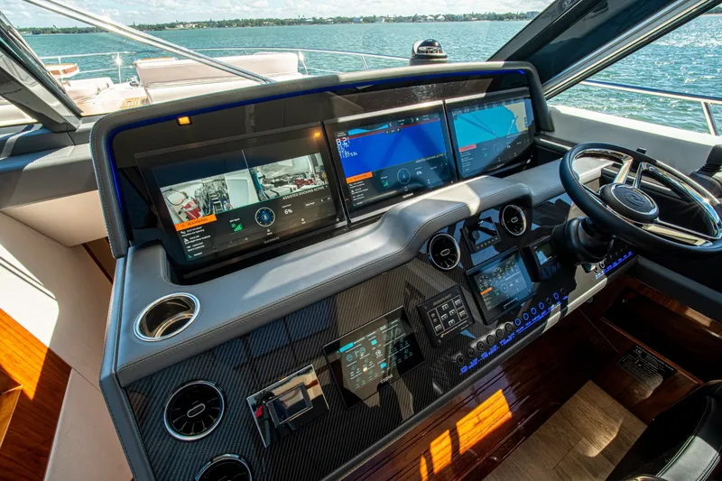 Slide: The Image of Riviera 6800 Sport Yacht Platinum Edition 2025 - 7818291
