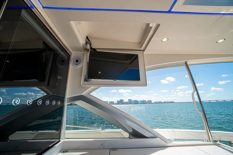 Slide: The Image of Riviera 6800 Sport Yacht Platinum Edition 2025 - 7818282