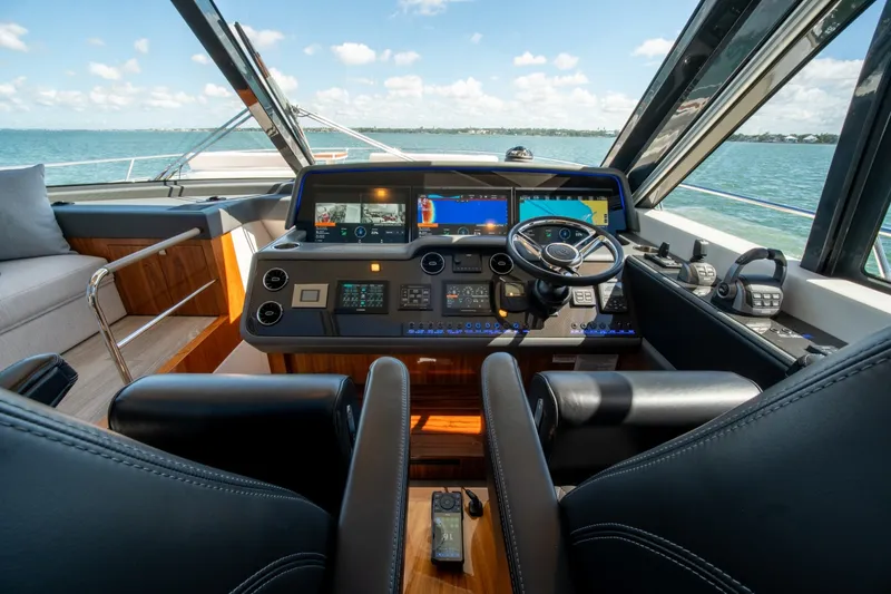 Slide: The Image of Riviera 6800 Sport Yacht Platinum Edition 2025 - 7818289