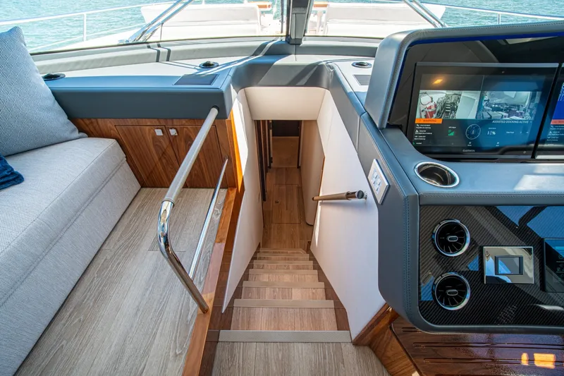 Slide: The Image of Riviera 6800 Sport Yacht Platinum Edition 2025 - 7818295