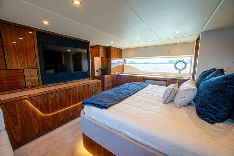 Slide: The Image of Riviera 6800 Sport Yacht Platinum Edition 2025 - 7818306