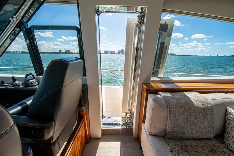Slide: The Image of Riviera 6800 Sport Yacht Platinum Edition 2025 - 7818294