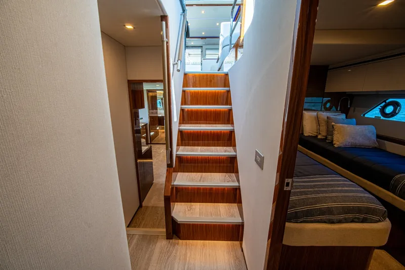 Slide: The Image of Riviera 6800 Sport Yacht Platinum Edition 2025 - 7818296