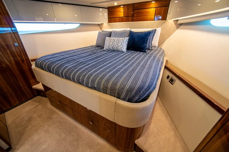 Slide: The Image of Riviera 6800 Sport Yacht Platinum Edition 2025 - 7818314